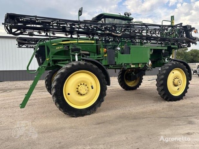 Обприскувач самохідний John Deere 4830